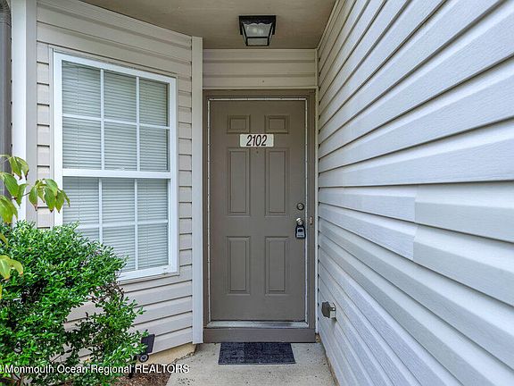 2nd image of 2102 Grassy Hollow Drive