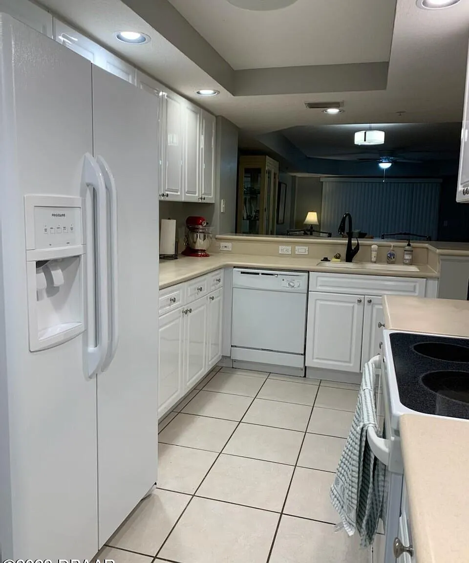 2 bed, 2.0 bath, 1438 sqft, $3,000 — Photo 3