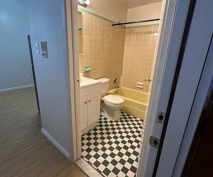 1025 Christian St #1R — Photo 4