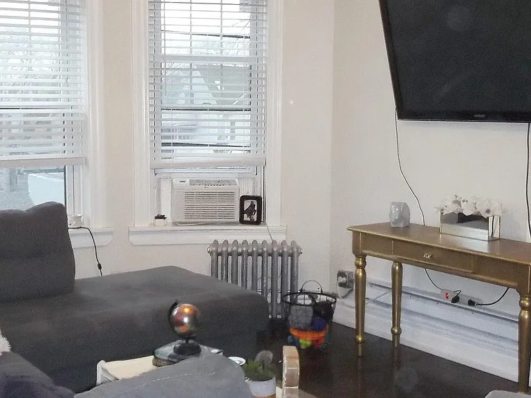 2131 W Giddings St #1B — Photo 1