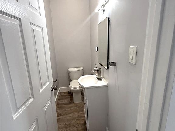 5th image of 123 N 11th St APT 1