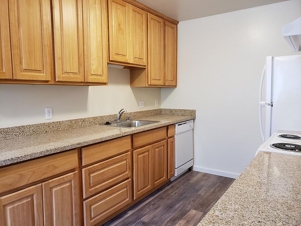 1st image of 670 Lincoln Ave APT 2