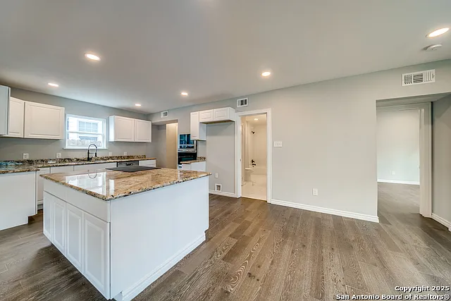 811 W Kings Hwy — Photo 20