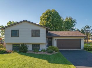 2540 Cochrane Dr, Woodbury, MN 55125