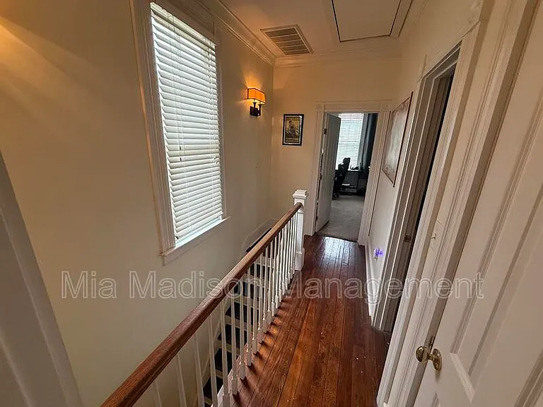 304 E 33rd St — Photo 14