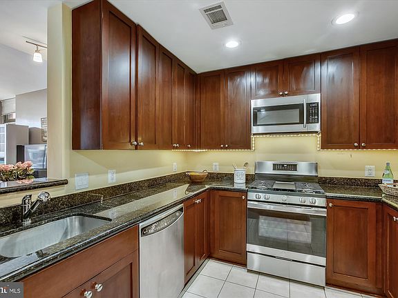 5th image of 3650 Glebe Rd #541