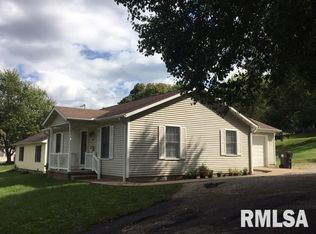 304 W Adams St, Petersburg, IL