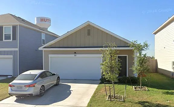 3 bed, 1390 sqft, $2,100 — Photo 1