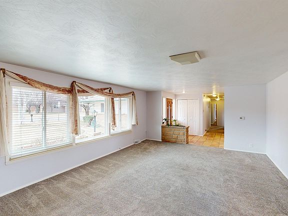 5th image of 702 Galaxy Dr