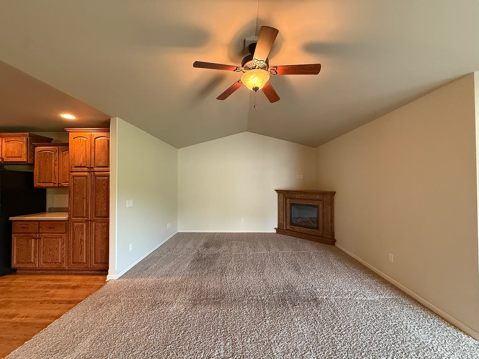 3 bed, 2.5 bath, 1350 sqft, $1,495 — Photo 3