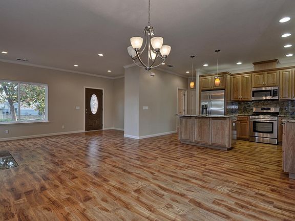 3rd image of 2543 Pebble Beach Dr