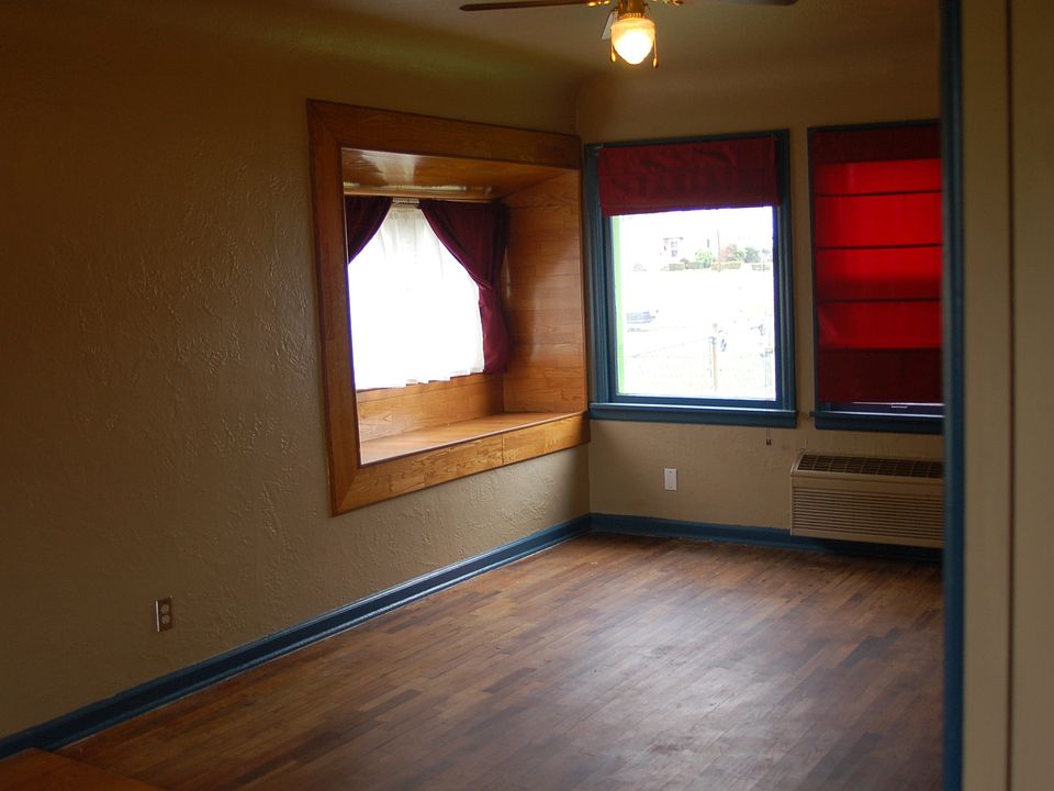 1st image of 3917 S Ainsworth Ave