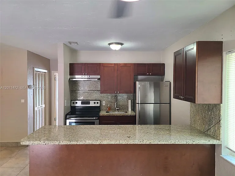 633 NE 16th Ave #3 — Photo 13