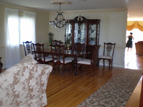 2nd image of 556 Marcy Ave