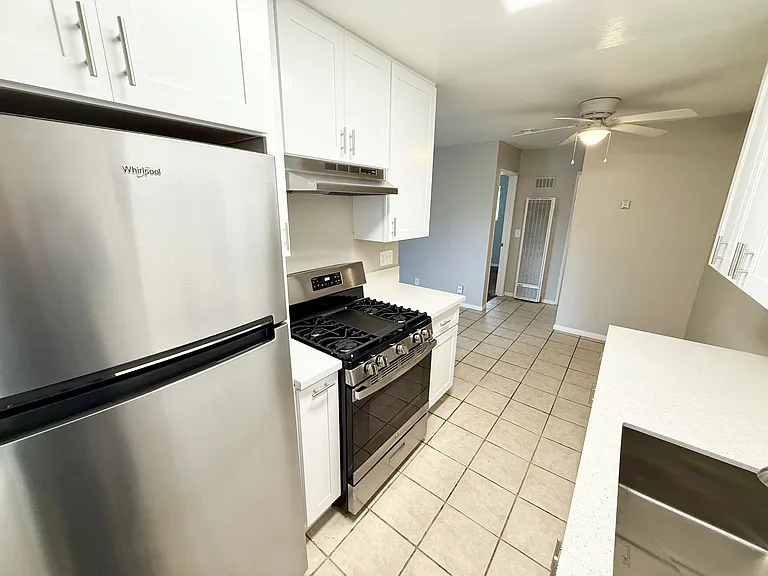 430 S Willie James Jones Ave #D — Photo 10