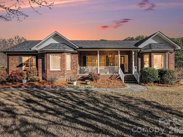 135 Jefferson Ave, Kannapolis, NC 28081