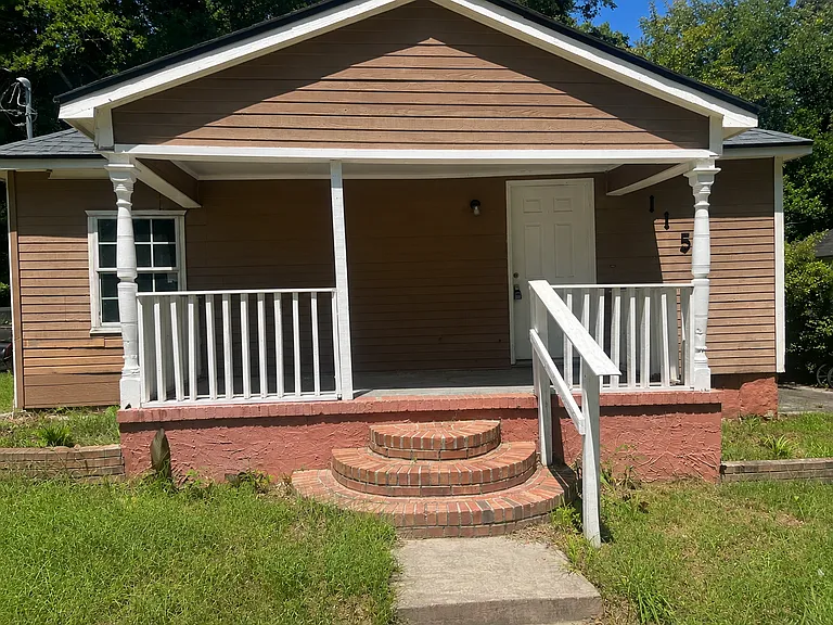 1145 Davis Cir — Photo 1