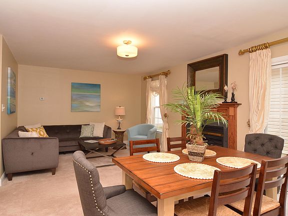 Living / Dining Room Combo