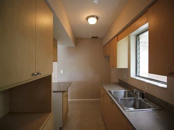 5th image of 3633 SW 21st Ct