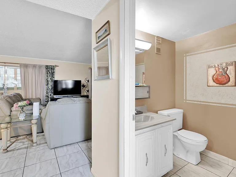 711 Lori Dr #204 — Photo 8