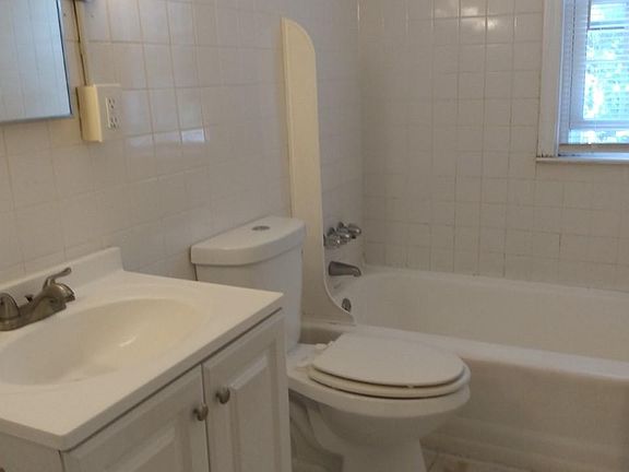 5th image of 166 Diamond St #166