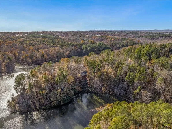 411 Chele Ln, Seneca, SC 29672