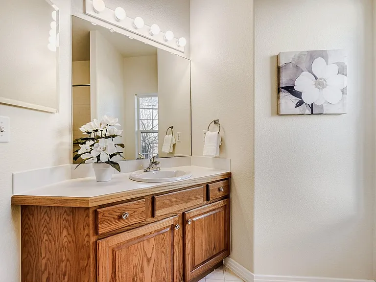 736 Club Cir — Photo 12