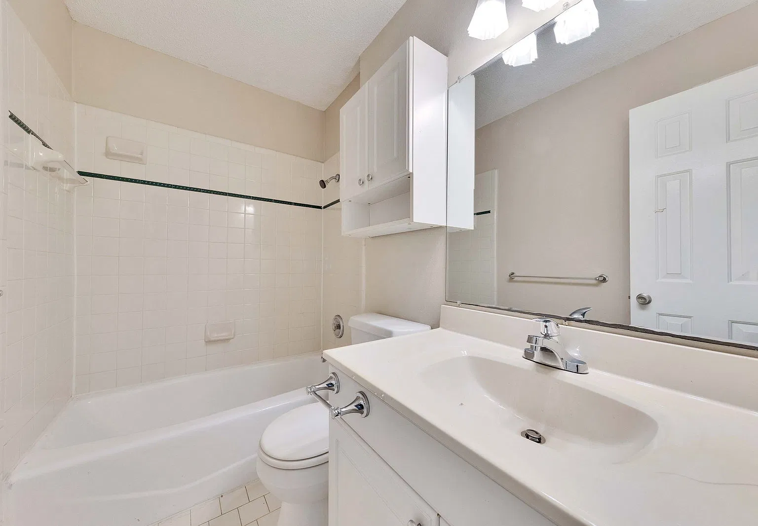 2 bed, 1.0 bath, 1717 sqft, $1,675 — Photo 1