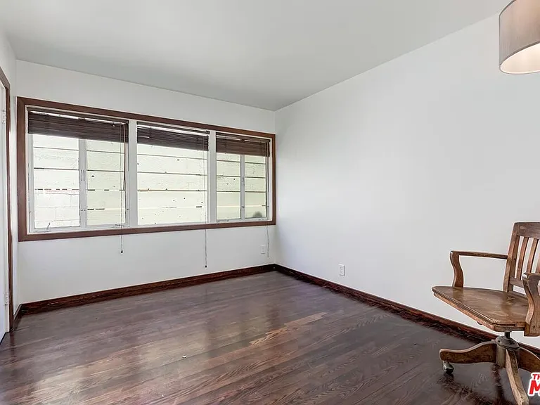 515 N Kenter Ave — Photo 26