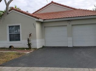 2033 NW 191st Ave, Pembroke Pines, FL 33029