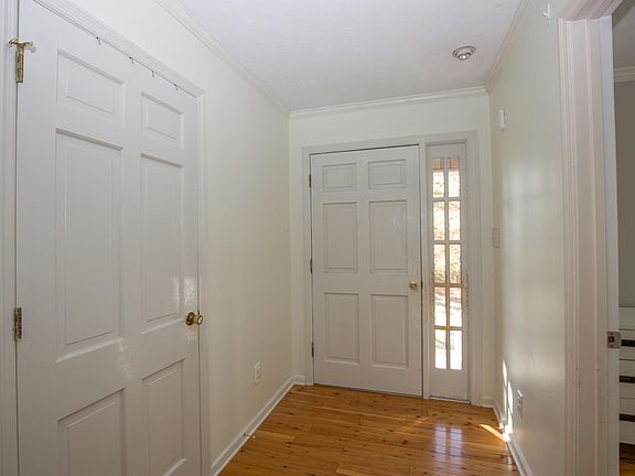4th image of 209 Selkirk Trl