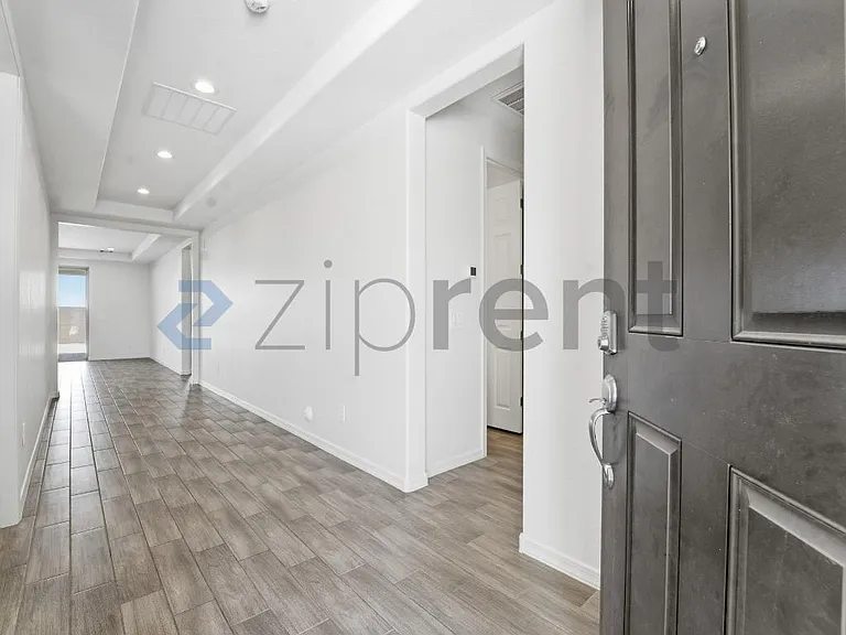 2313 N 195th Dr — Photo 4