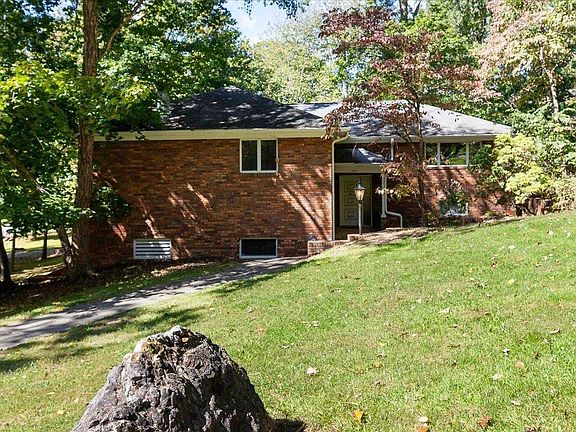5th image of 501 Forest Hill Dr
