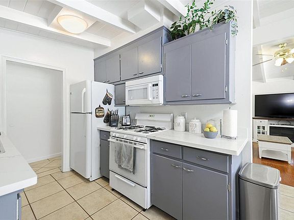 4th image of 4336 Cahill St