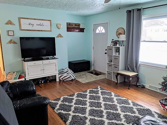2nd image of 403 Meadow Wood Dr