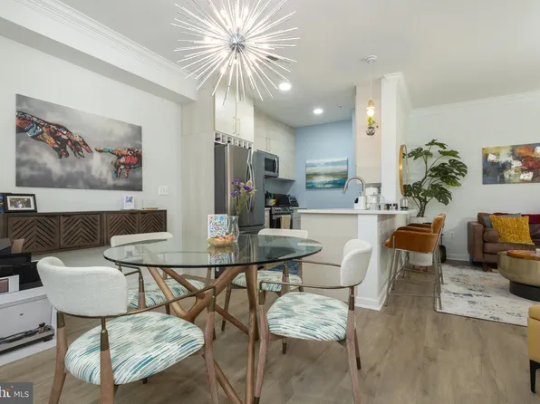 4870 Eisenhower Ave Unit 201, Alexandria, VA 22304