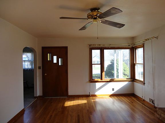 5th image of 1003 W Center St