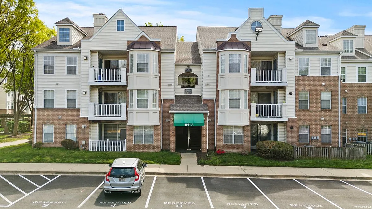 2 bed, 2.0 bath, 964 sqft, $2,300 — Photo 4