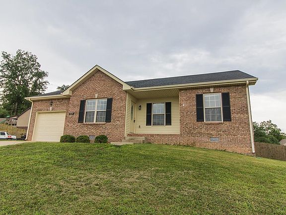 3rd image of 725 Arrowfield Dr