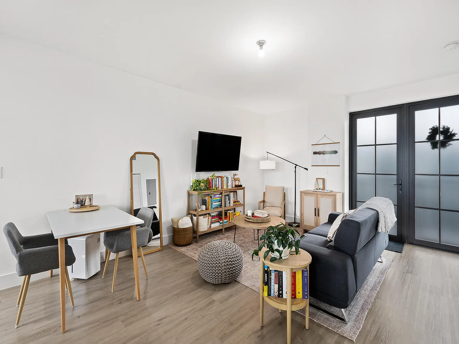 1 bed, 1.0 bath, 681 sqft, $2,250 — Photo 2