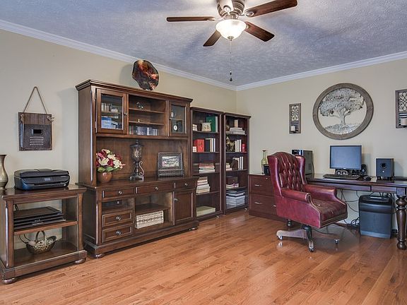 3rd image of 3054 Champagne Dr