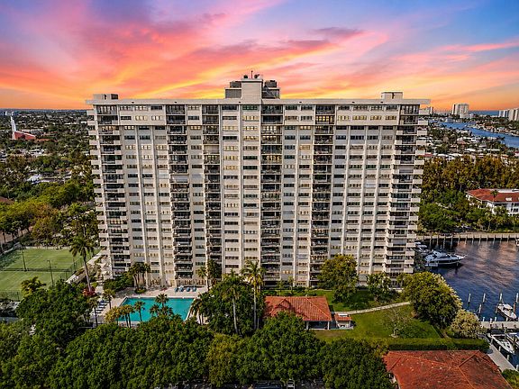 5th image of 3200 Port Royale Drive N #910