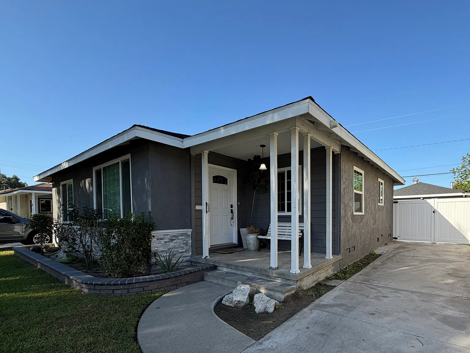 3 bed, 1060 sqft, $3,600 — Photo 3