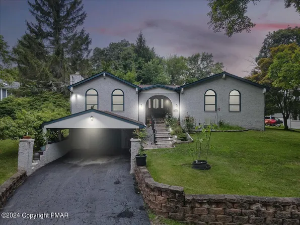 11 Club Ct, Stroudsburg, PA 18360