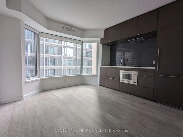 155 Yorkville Ave Unit 711, Toronto, ON M5R 0B4