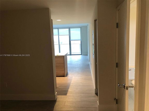 2nd image of 16385 Biscayne Blvd Unit 1205