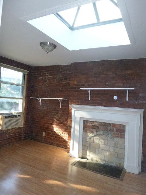 1st image of 178 Waverly Pl APT 3