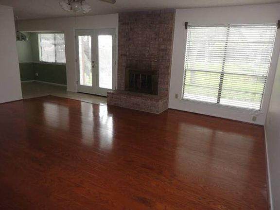 4th image of 9343 Thornbury St