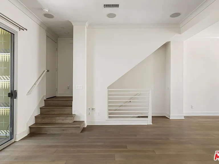 2204 Fox Ln — Photo 10