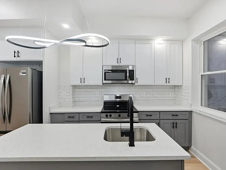 744 N Patterson Park Ave — Photo 5